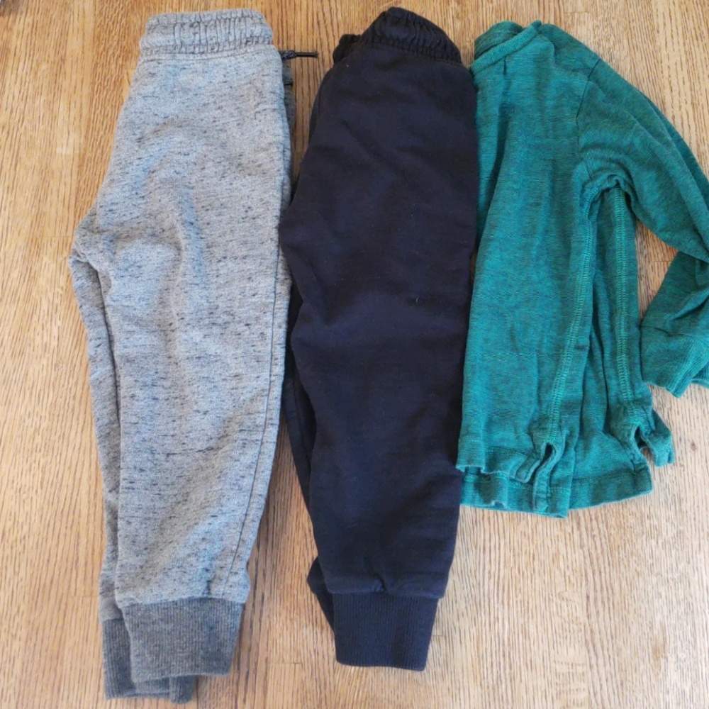 Two pairs joggers + shirt